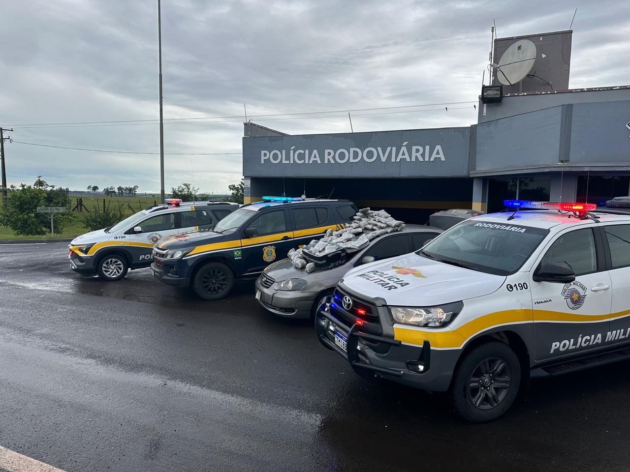 Homens são presos ao transportarem mais de 66kg de skank na Rodovia Jorge Bassil Dower, em Rancharia