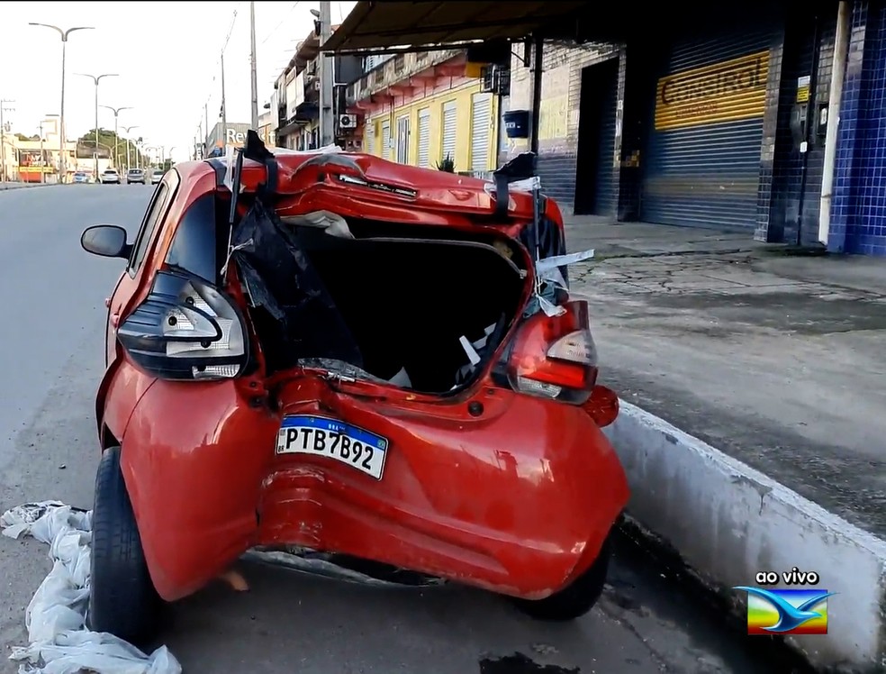 Outro veículo foi flagrado abandonado após acidente na capital maranhense — Foto: Reprodução/TV Mirante