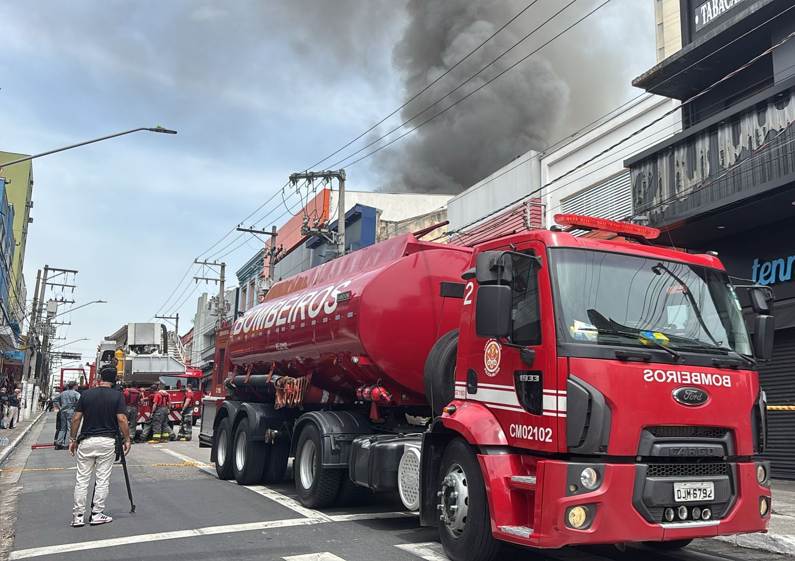 Incêndio atinge loja de roupas na Lapa, na Zona Oeste de SP