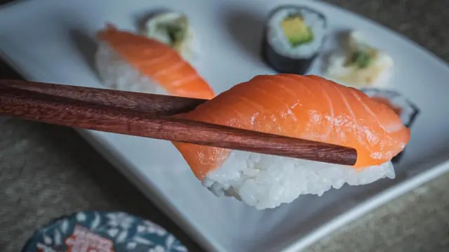 O norueguês que inventou o sushi com salmão e conseguiu emplacá-lo no Japão