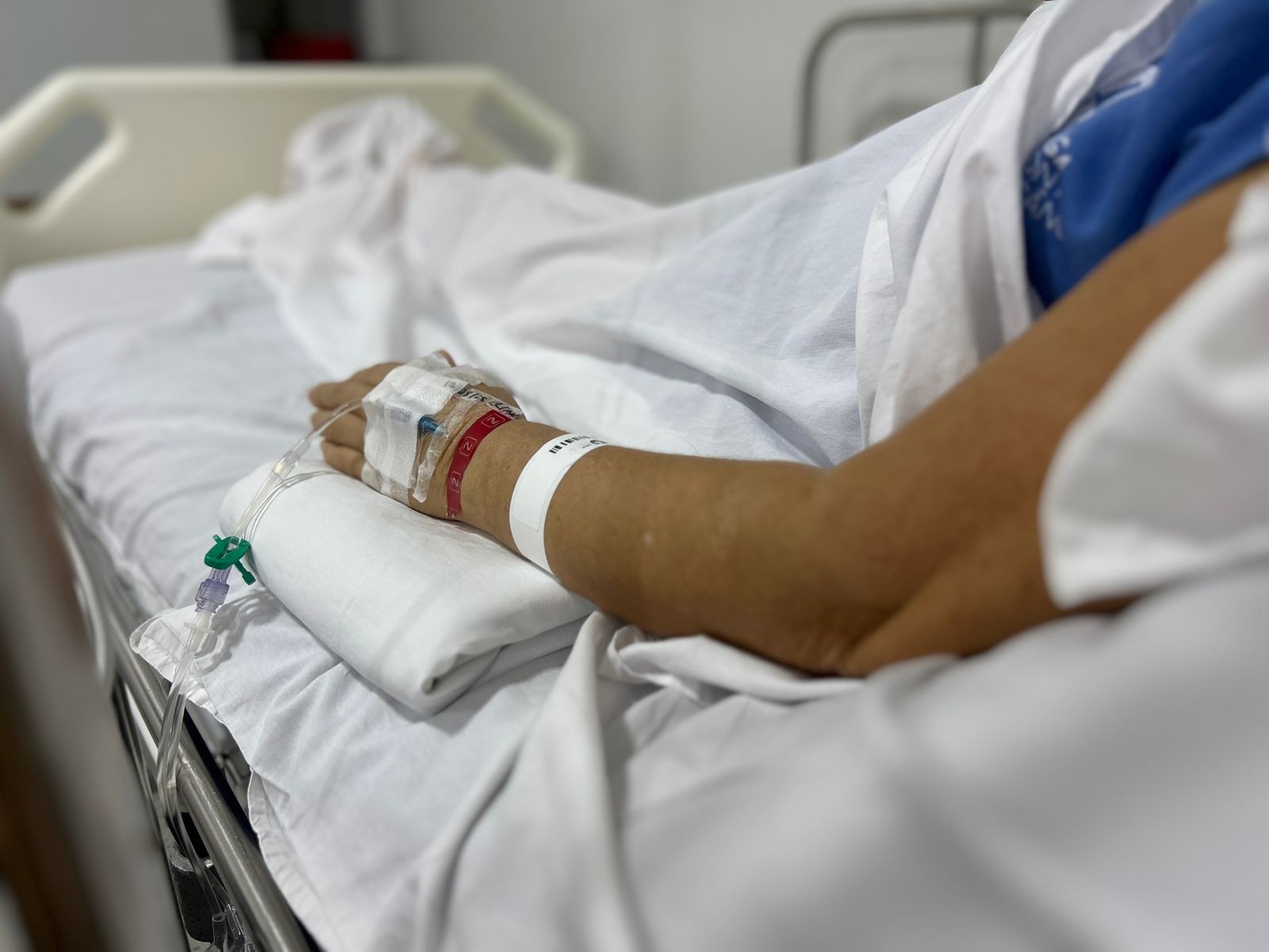 Médico é condenado a indenizar paciente que perdeu testículo após erro em cirurgia de hérnia em MG