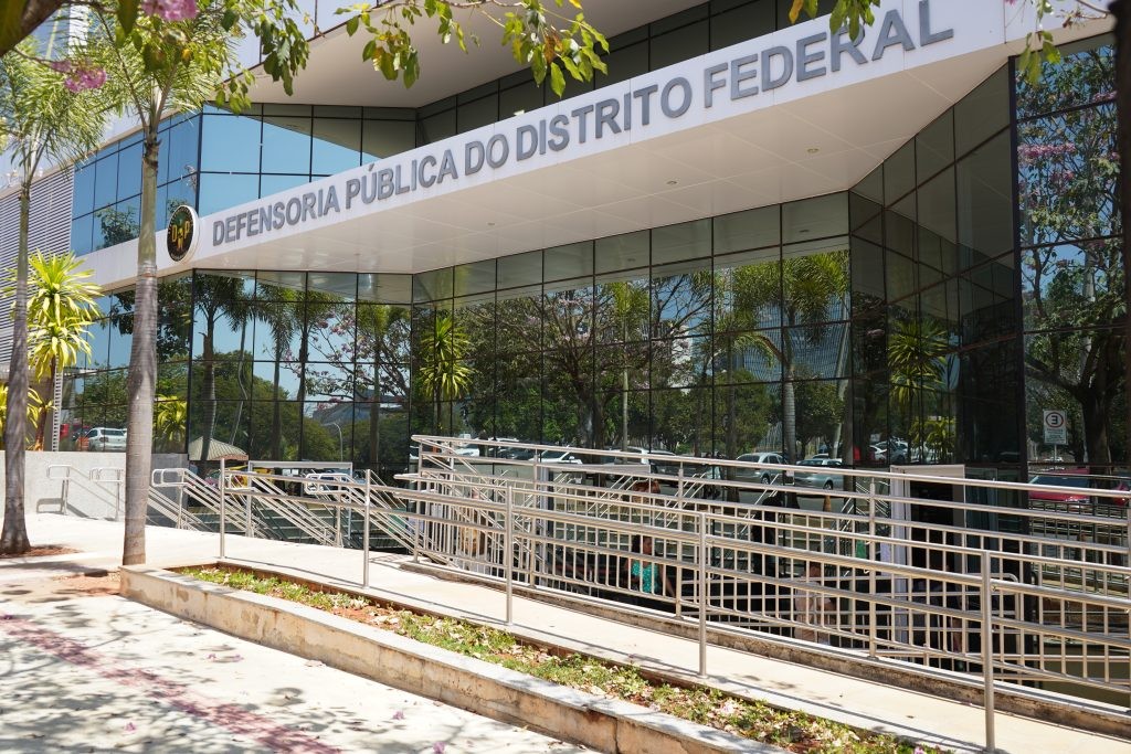 Procura por pensão alimentícia subiu 493% em 2024 no DF, diz Defensoria Pública