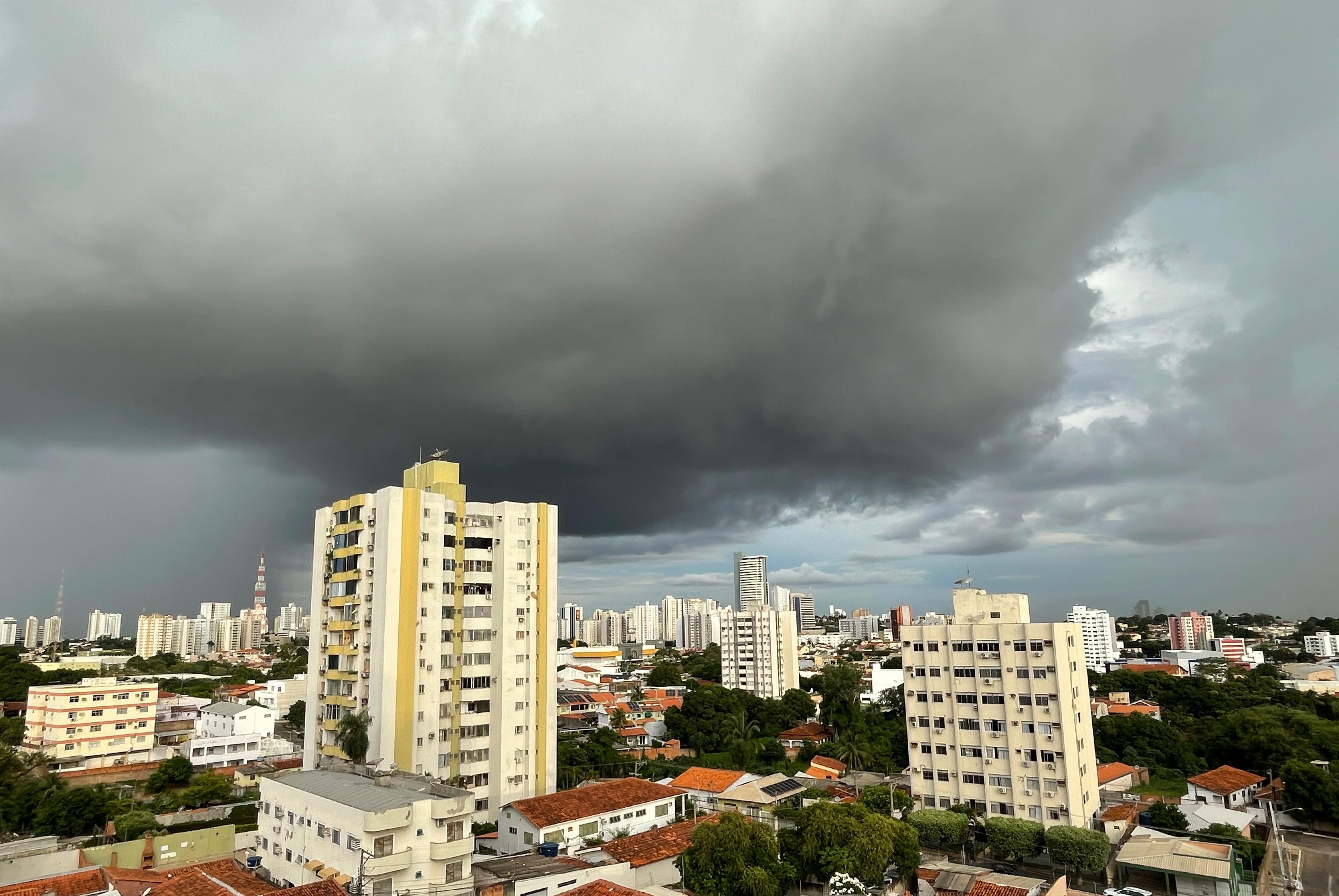 Após temporal, Cuiabá deve ter chuva acompanhada de ventos fortes nos próximos dias; veja previsão