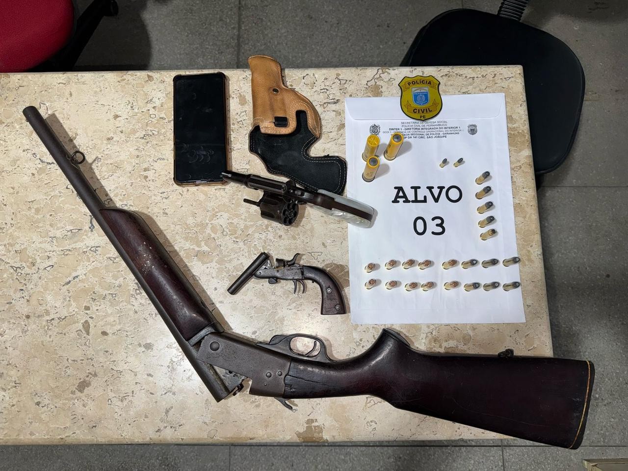 Operação Janus da Polícia Civil prende criminosos e apreende armas de fogo no Agreste de Pernambuco