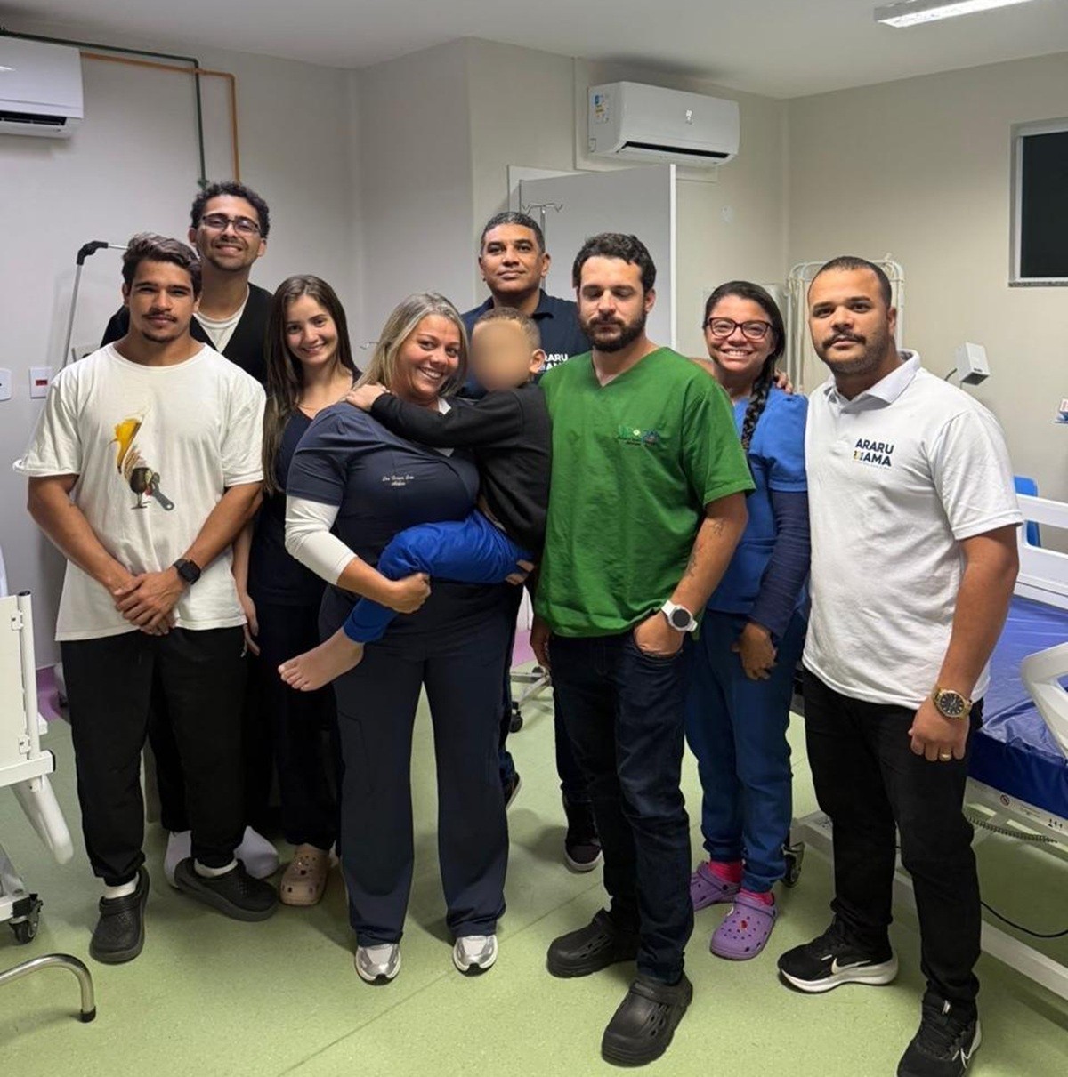 Maqueiro atravessa rio para salvar criança autista de 6 anos em Araruama