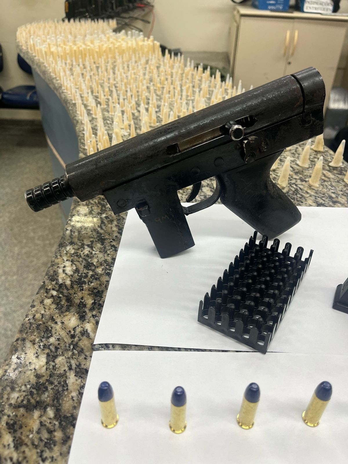 POLÍCIA Militar Aprende Arma, Colete à Prova de Balas e Drogas em Barra Mansa | Sul do rio e costa verde