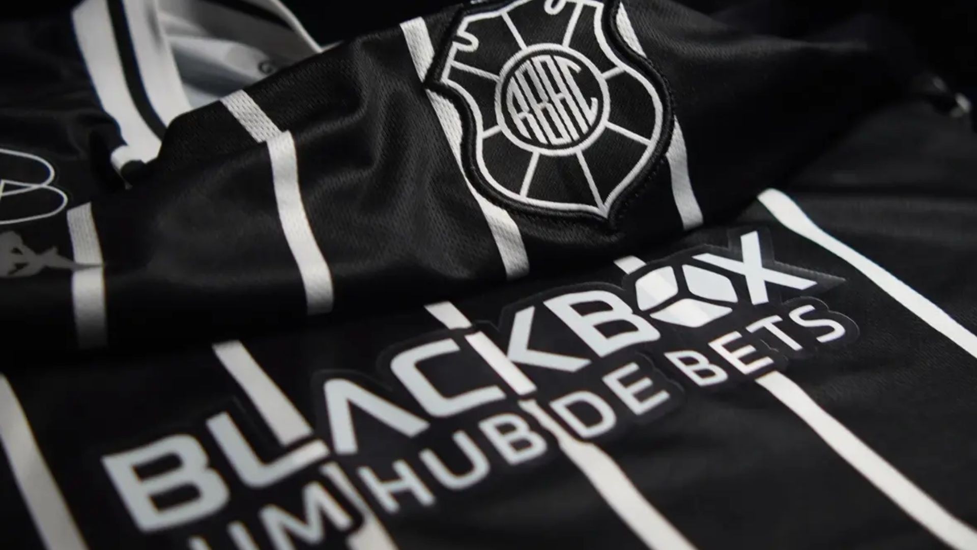 Clubes de futebol encerram contratos com empresa do ES citada em investigação de lavagem de dinheiro que prendeu MC Ryan