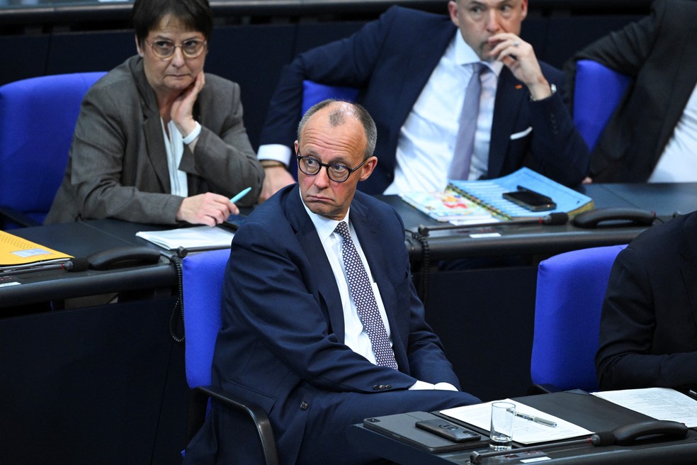 Friedrich Merz em votação na Câmara Baixa da Alemanha — Foto: REUTERS/Annegret Hilse