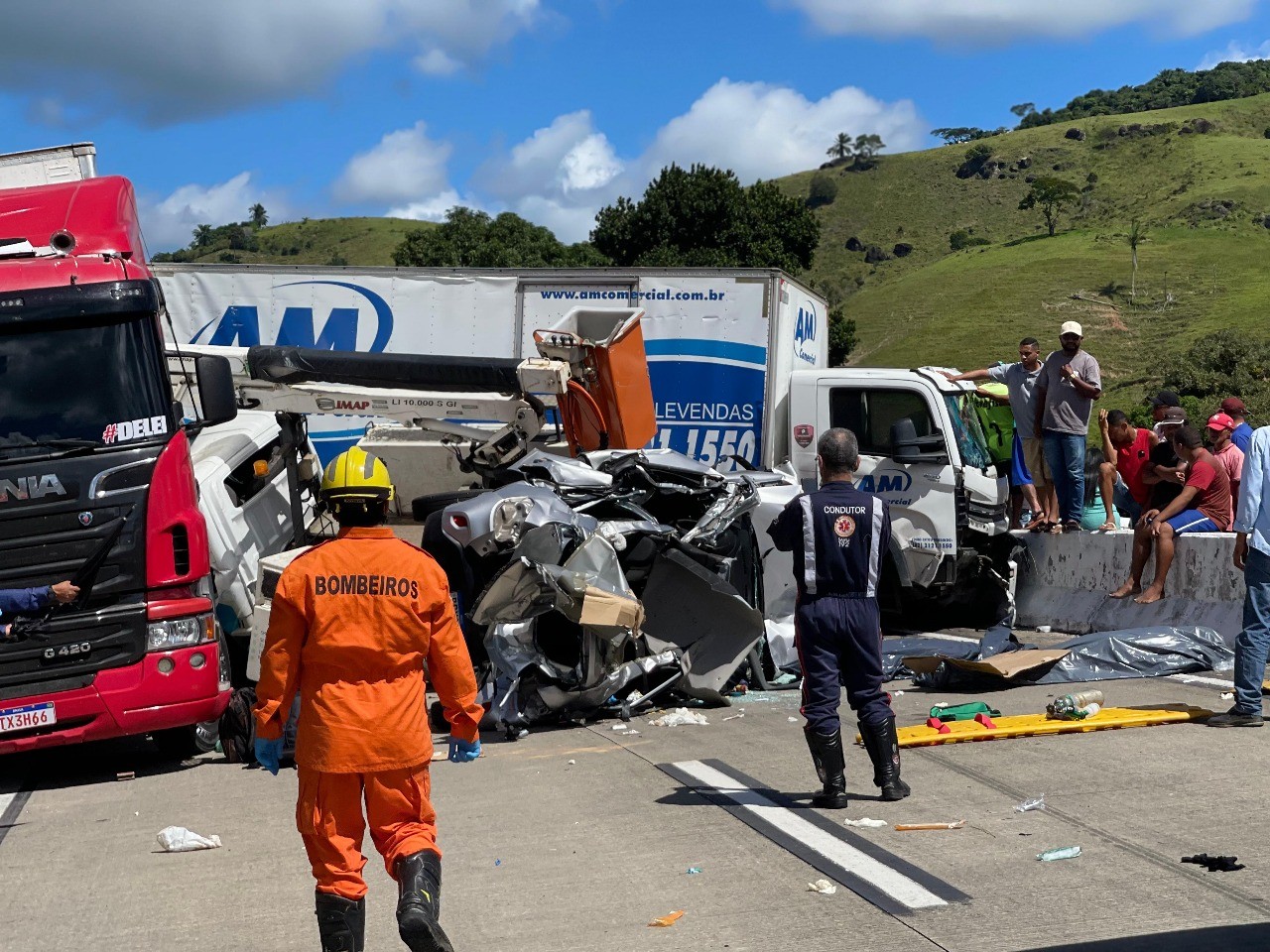 Acidente deixa mortos e feridos em Joaquim Gomes, interior de Alagoas — Foto: Luzamir Carneiro/JG Notícias