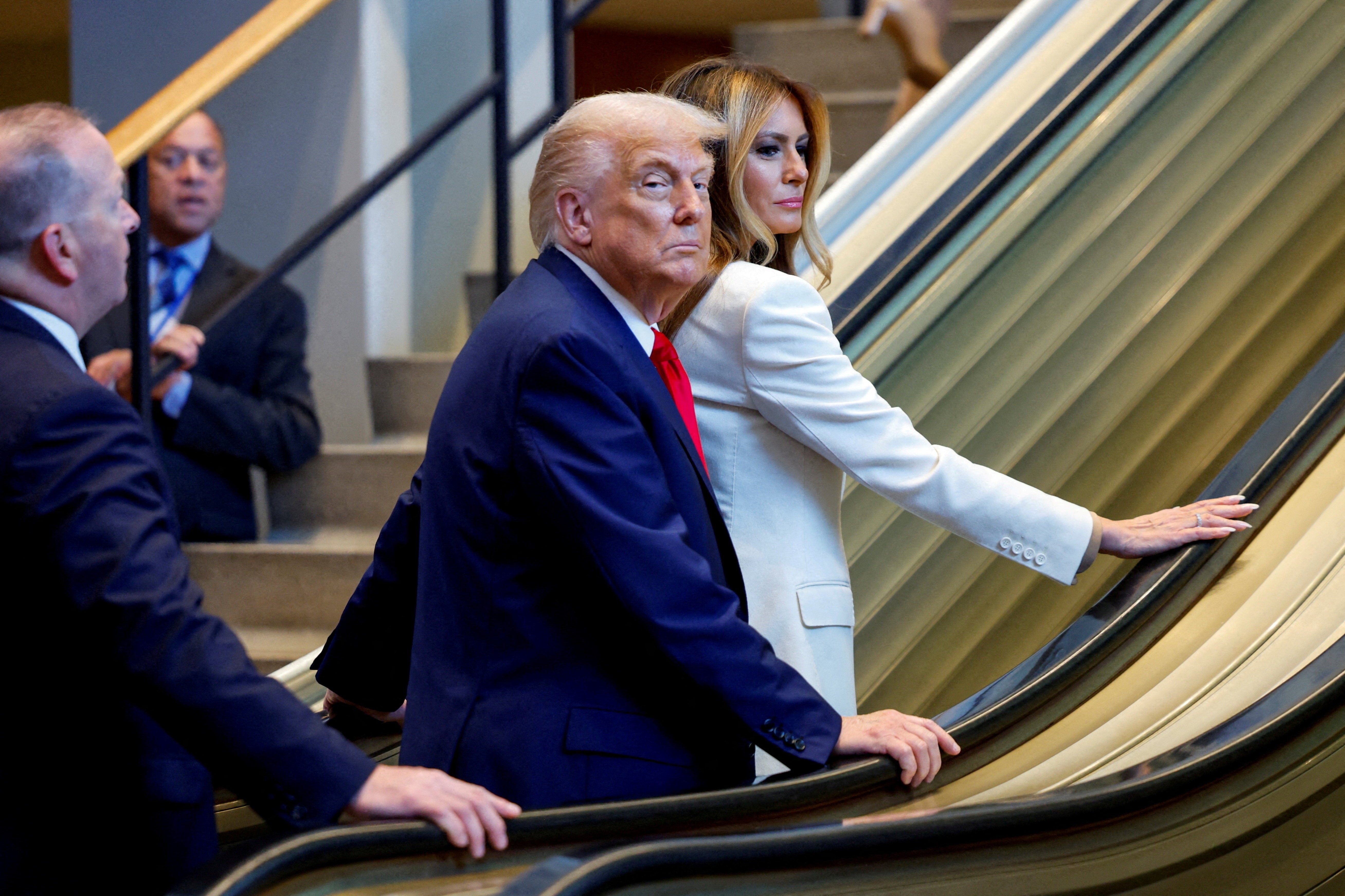 ONU diz que escada rolante travou com Trump e Melania possivelmente por ação involuntária de funcionário da Casa Branca