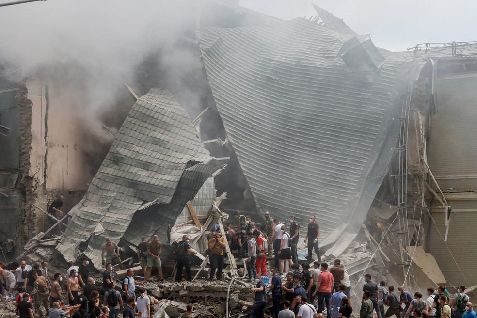 Fachada de hospital pediátrico em Kiev após bombardeio russo, em 8 de julho de 2024. — Foto: Gleb Garanich/ Reuters
