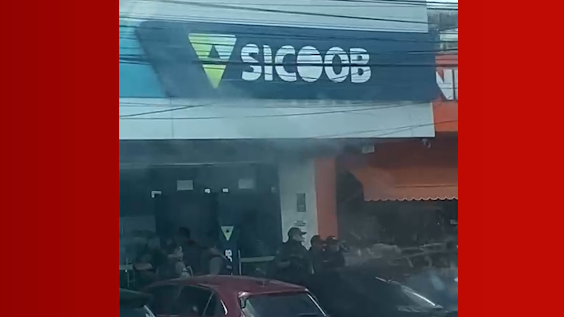 VÍDEO: Criminosos assaltam instituição financeira em São Luís; helicóptero do CTA pousou na avenida para tentar localizar assaltantes