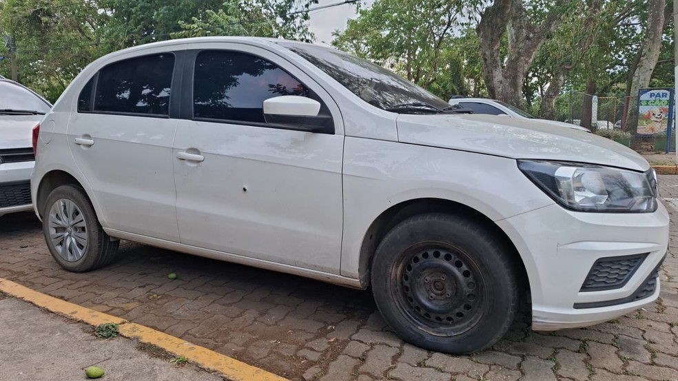 Carro que teria sido usado em chacina em Resende é encontrado — Foto: Fernanda Monteiro/TV Rio Sul