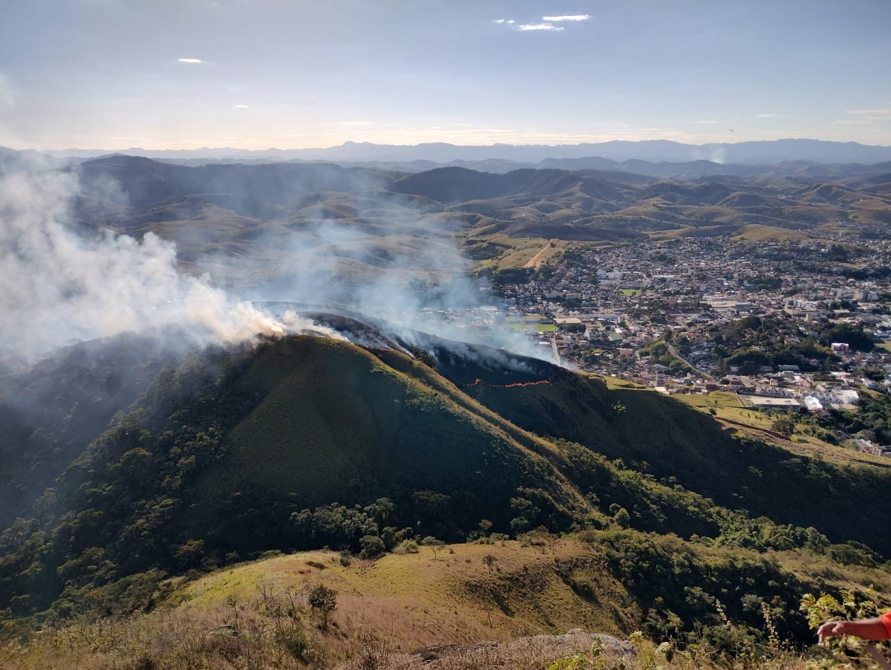 Incêndio atinge Serra dos Mascates, em Valença