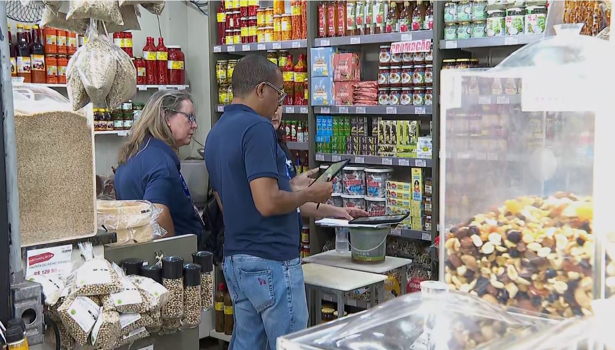 Vigilância faz nova apreensão de queijos durante fiscalização no Mercadão Central de Ribeirão Preto