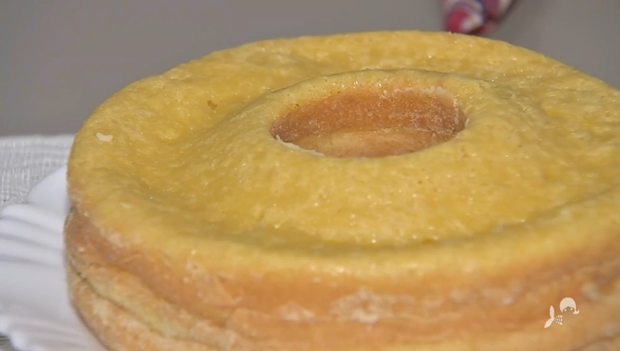 Aprenda a fazer a receita de bolo de milho cremoso para entrar no clima de festa junina