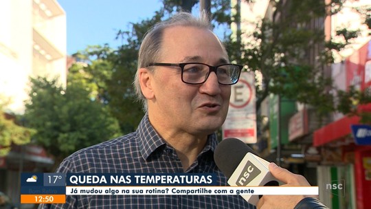 Moradores de Blumenau falam sobre a rotina após queda de temperaturas - Programa: Jornal do Almoço - SC (Blumenau) 