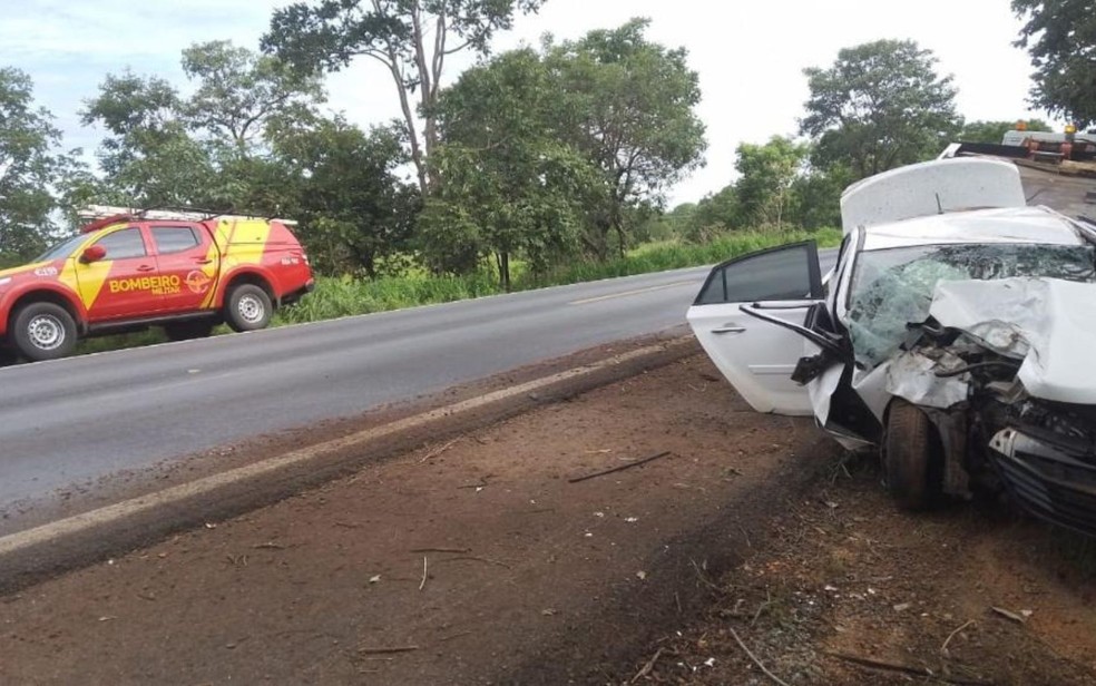A diarista, Helenita Batista da Silva Almeida, morreu após carro bater contra árvore, Goiás — Foto: Divulgação/Corpo de Bombeiros