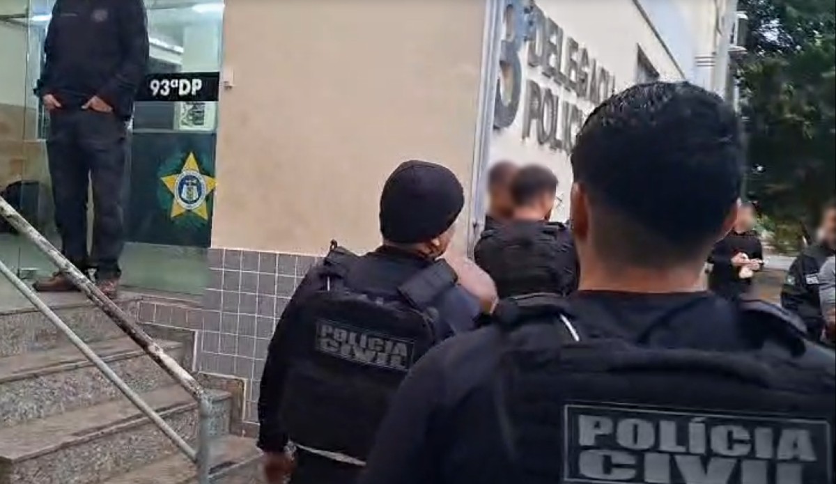 Polícia Civil prende 20 pessoas durante operação contra facção criminosa em Volta Redonda 