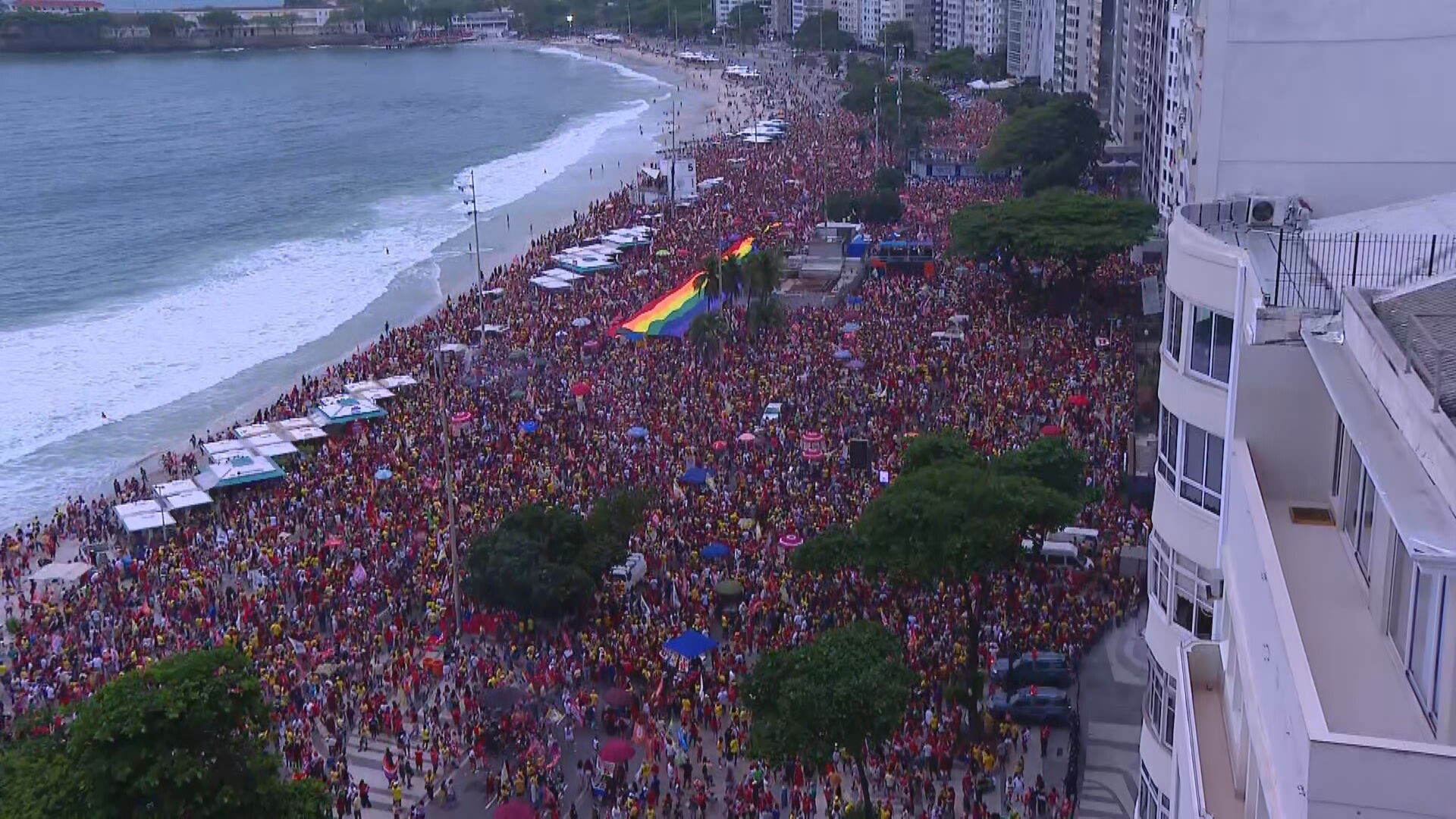 Apoiadores de Lula fazem atos no Centro do Rio e Copacabana; Caetano Veloso, Djavan e outros artistas se apresentam