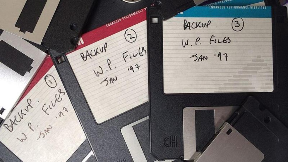 Os disquetes saíram de moda na década de 1990, à medida que soluções de armazenamento mais eficientes foram criadas — Foto: Getty Images via BBC