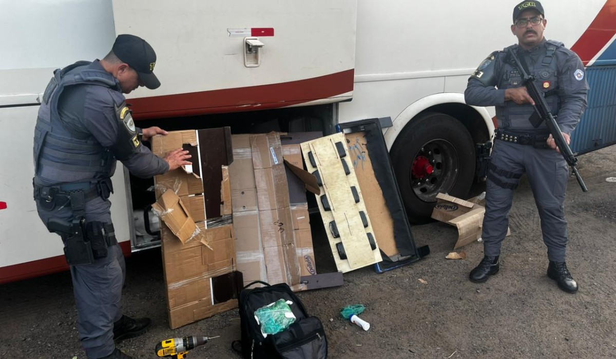 Bolivianos são presos transportando quase 21 kg de maconha em ônibus no interior de SP
