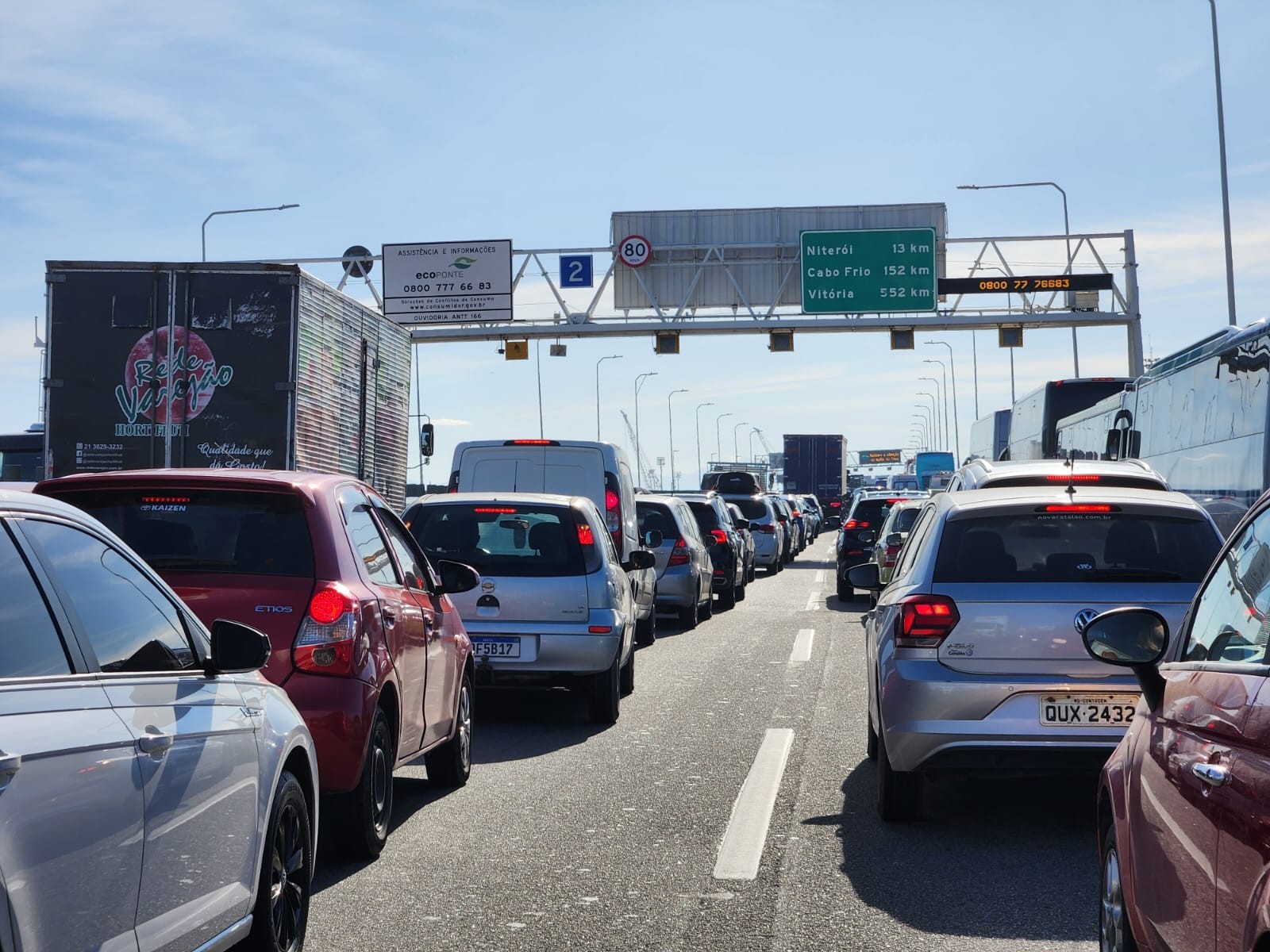 Acidente na Ponte Rio-Niterói deixa trânsito congestionado