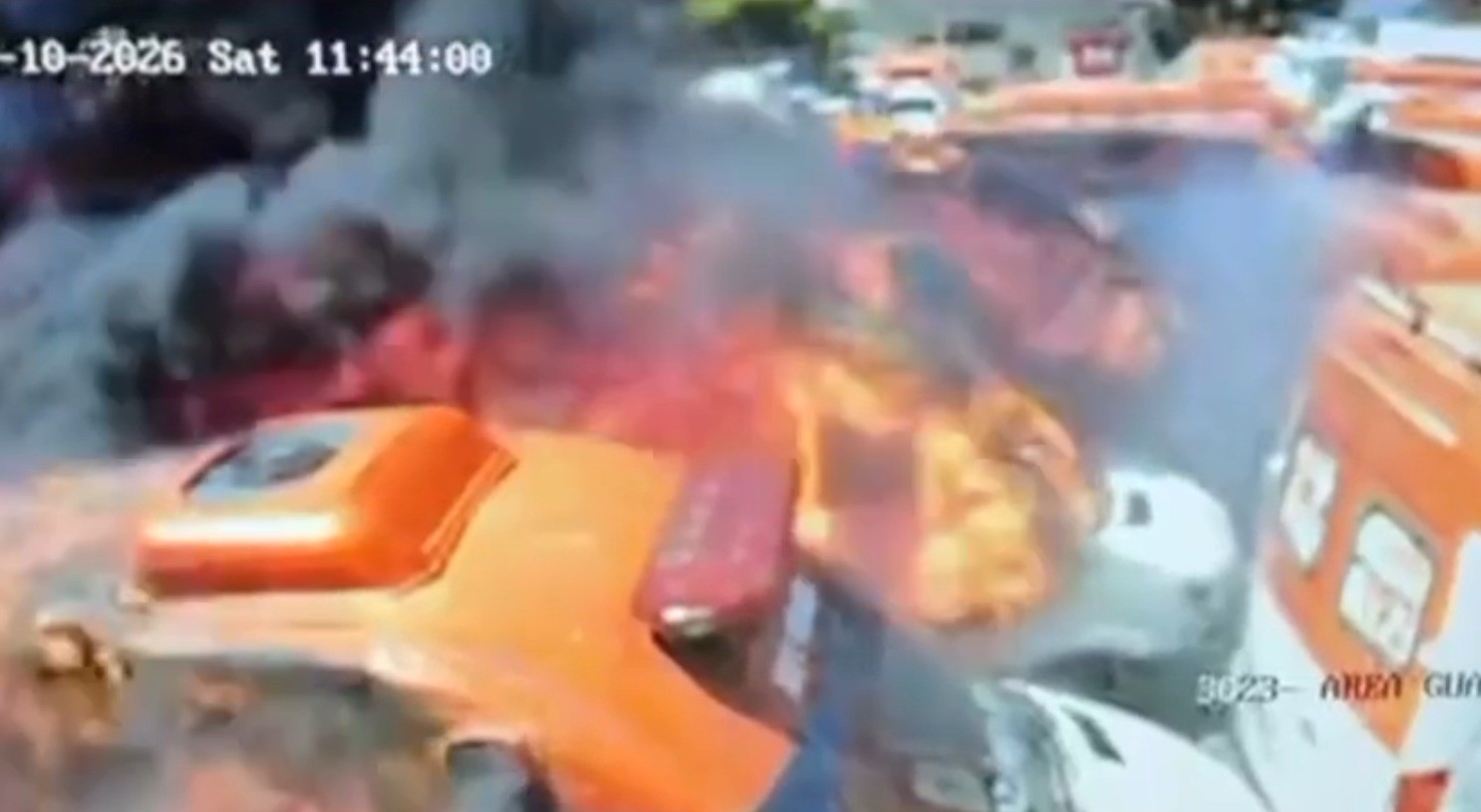 Incêndio atinge área com ambulâncias do Samu em Salvador