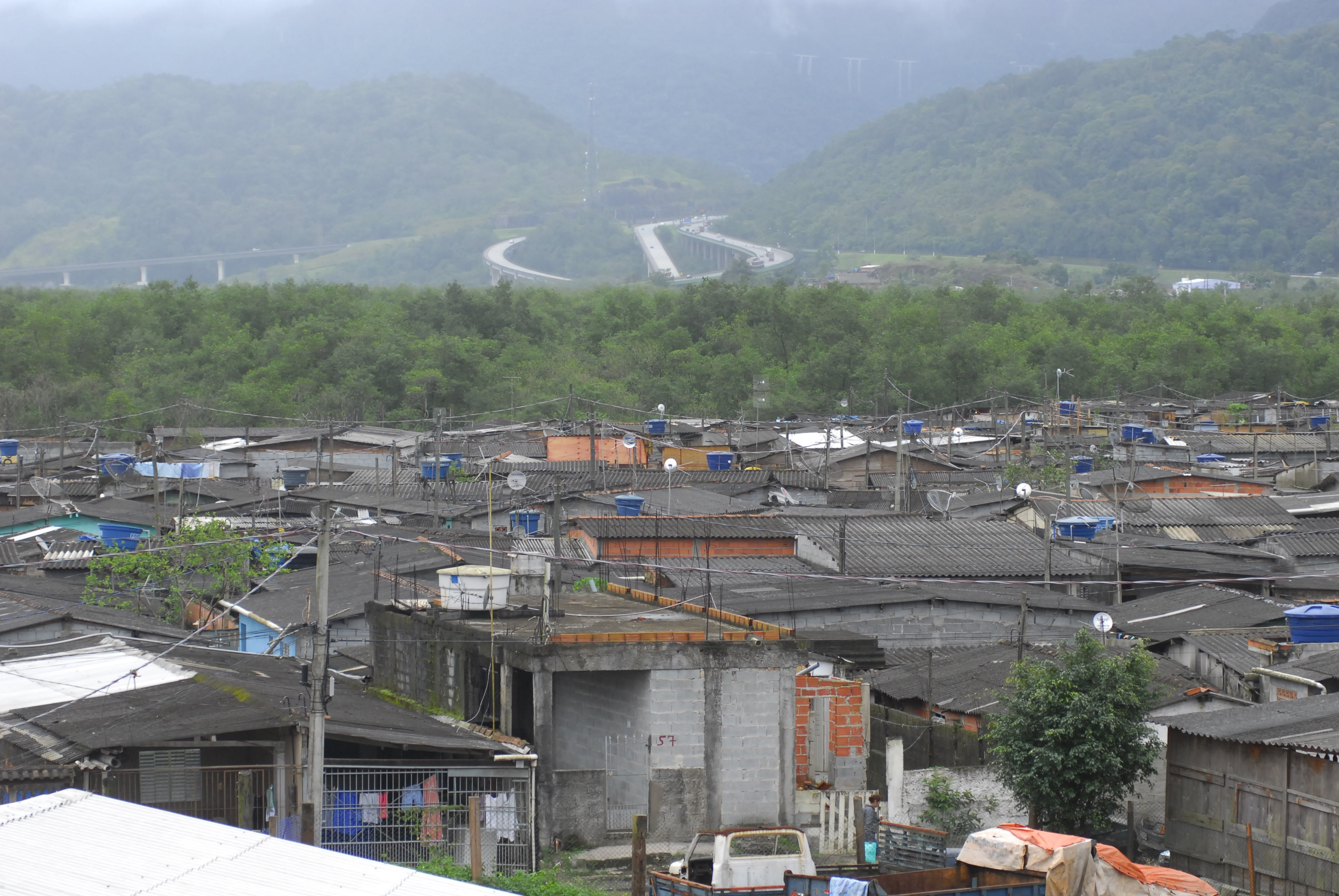 Tiroteio deixa três mortos e policial ferido durante ação da PM em SP