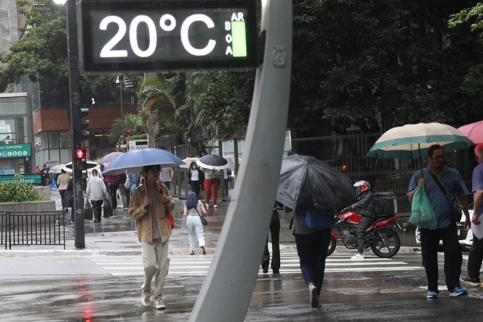 São Paulo registra chuva leve nesta segunda-feira (8) — Foto: RENATO S. CERQUEIRA/ATO PRESS/ESTADÃO CONTEÚDO