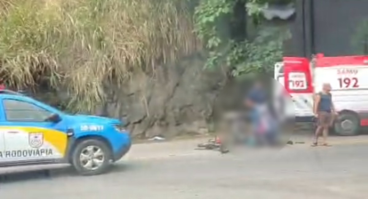 Batida entre moto e mobilete deixa dois feridos na RJ-131 em Três Rios