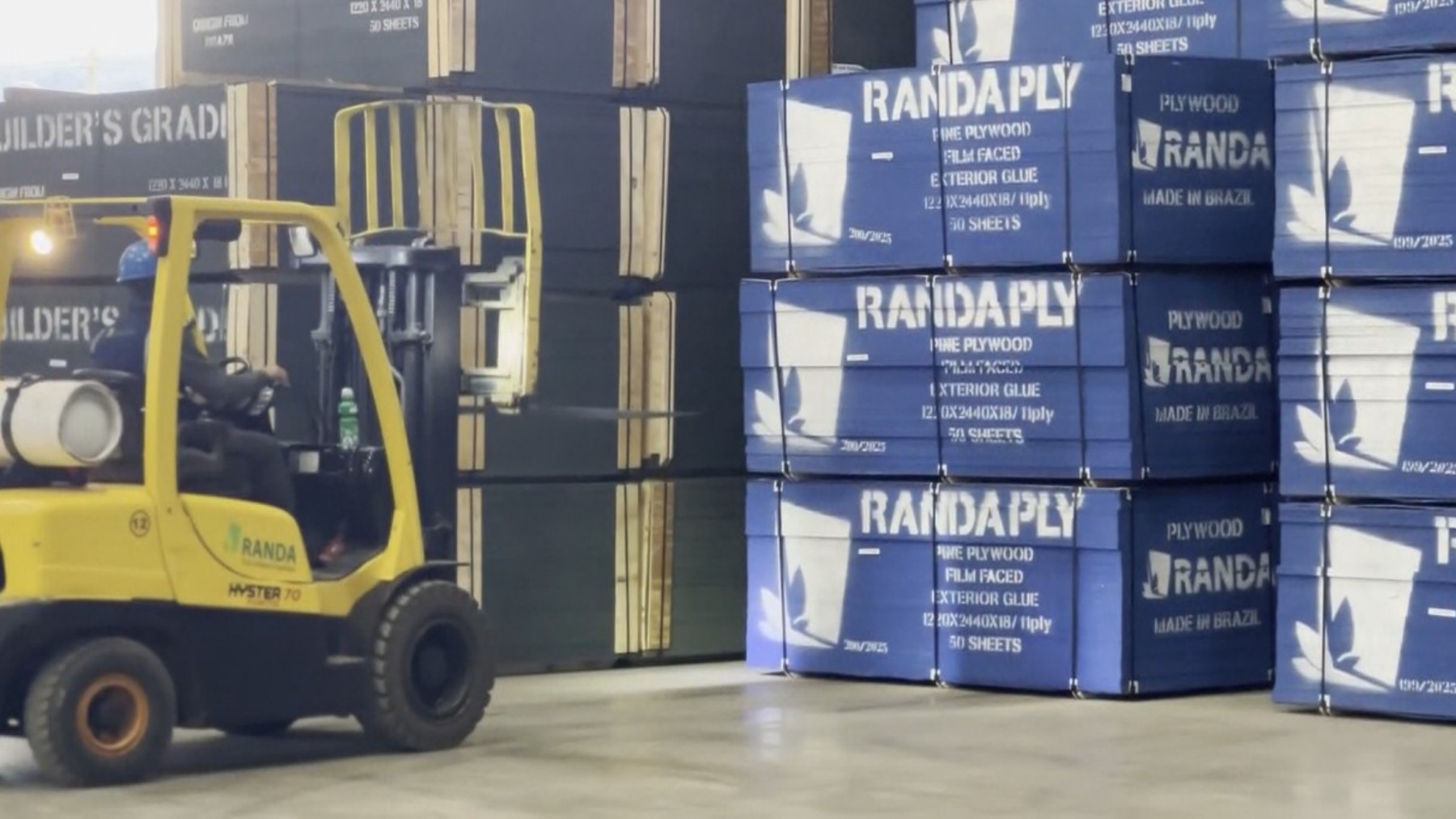 Tarifaço: indústria paranaense com quase mil funcionários anuncia férias para toda a fábrica após cancelamento de pedidos dos EUA