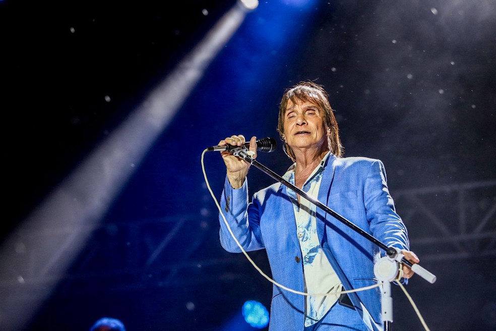 Roberto Carlos durante show em Natal — Foto: Alexandre Lago
