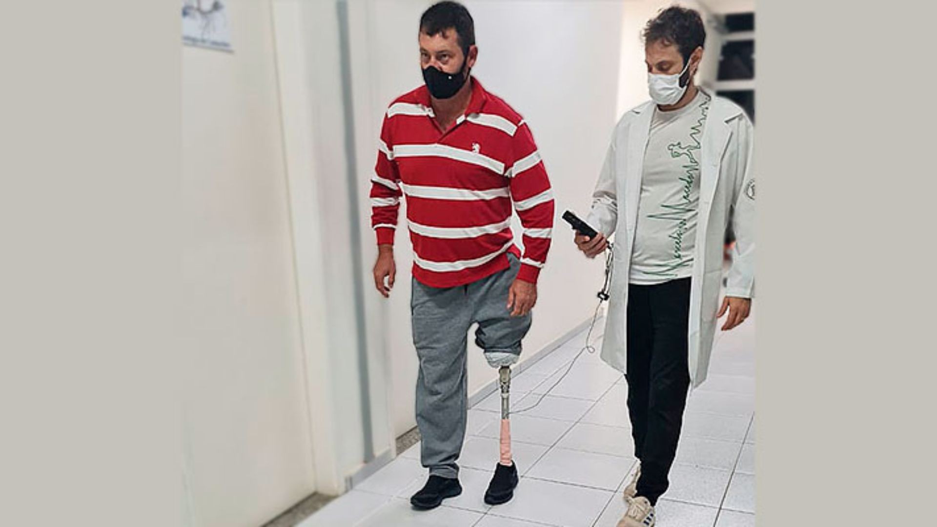 Prótese mais leve e barata é desenvolvida por pesquisadores da Unesp de Bauru