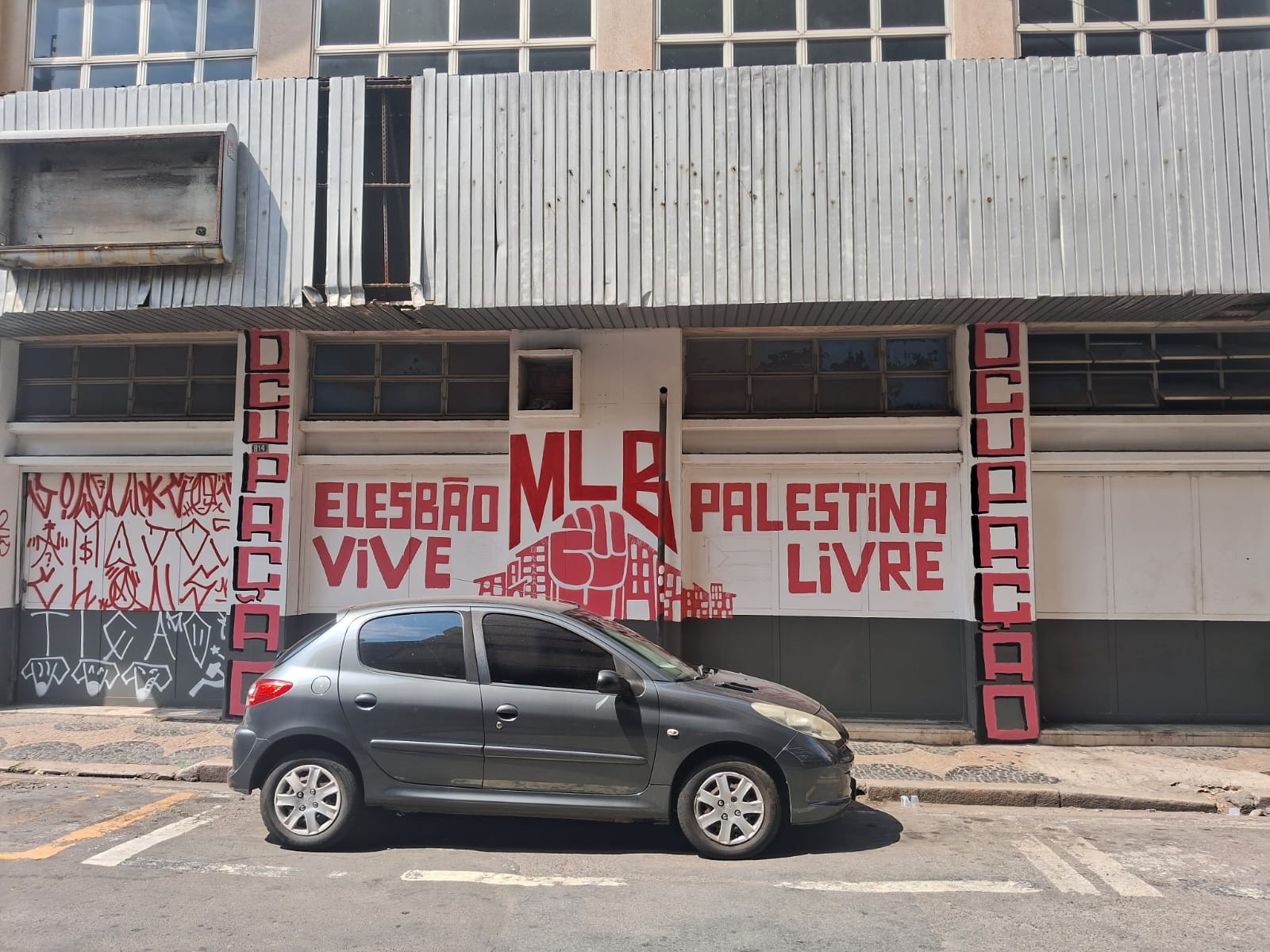 Famílias ocupam prédio do INSS e reivindicam moradia social no Centro de Campinas; entenda