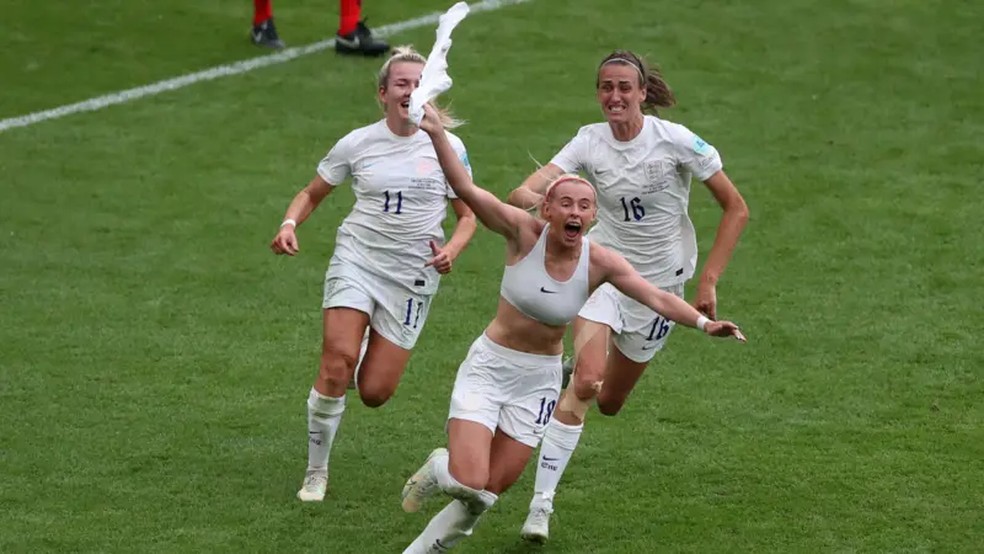 A equipe da Universidade de Portsmouth ajudou a seleção inglesa de futebol feminino a identificar o sutiã certo para suas jogadoras. — Foto: UEFA/UEFA via Getty Images