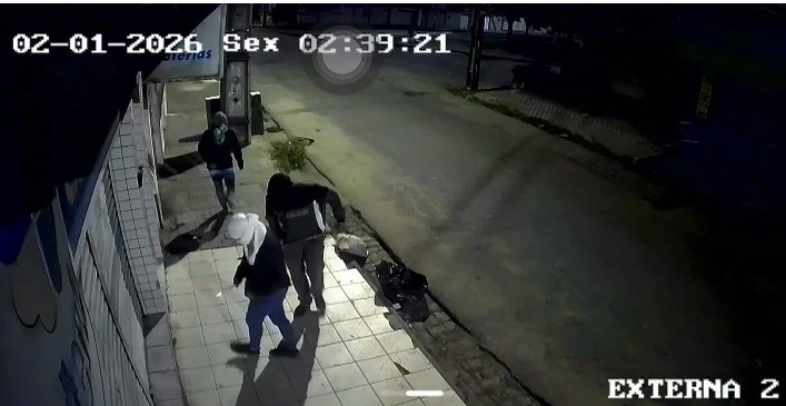 Trio arromba casa lotérica e rouba mais de R$ 12 mil, em Campina Grande