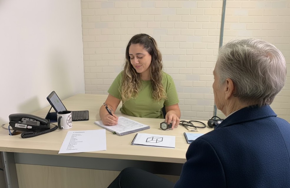 Voluntários foram avaliados por seis meses e demonstram desaceleração da doença e melhora na memória — Foto: LCP