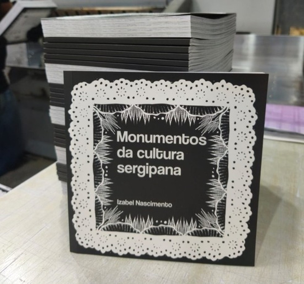 Lançamento de livro da cordelista Izabel Nascimento — Foto: Divulgação