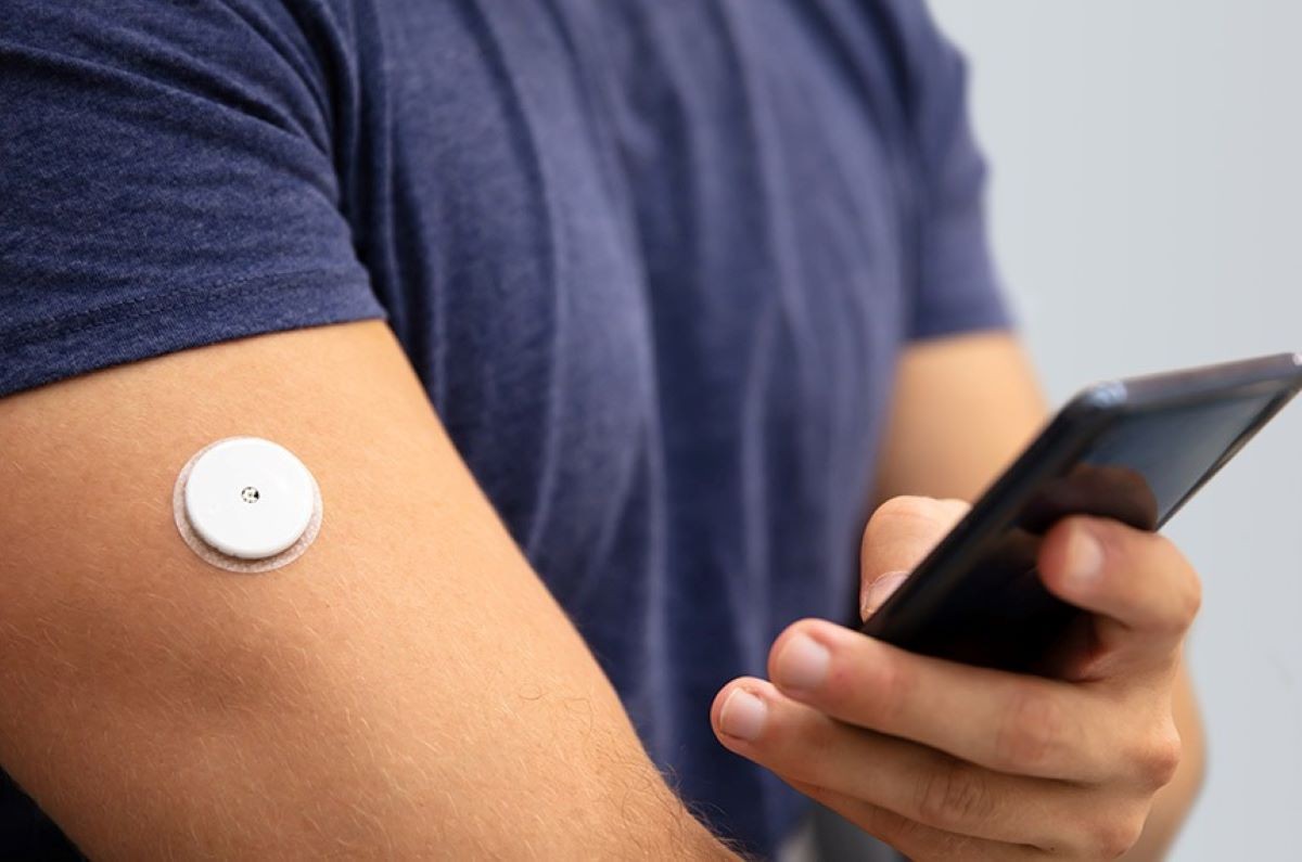 Divinópolis sanciona lei para oferecer sensor de glicose gratuito, mas benefício depende de orçamento do próximo ano