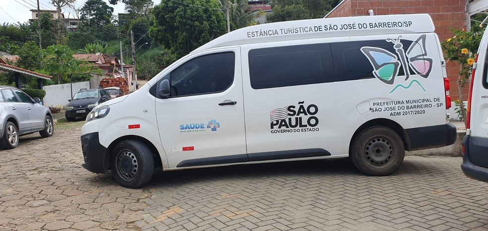 Van usada para levar o prefeito de São José do Barreiro, Lê Braga (PSD), para uma viagem particular de carnaval — Foto: Rauston Naves/TV Vanguarda