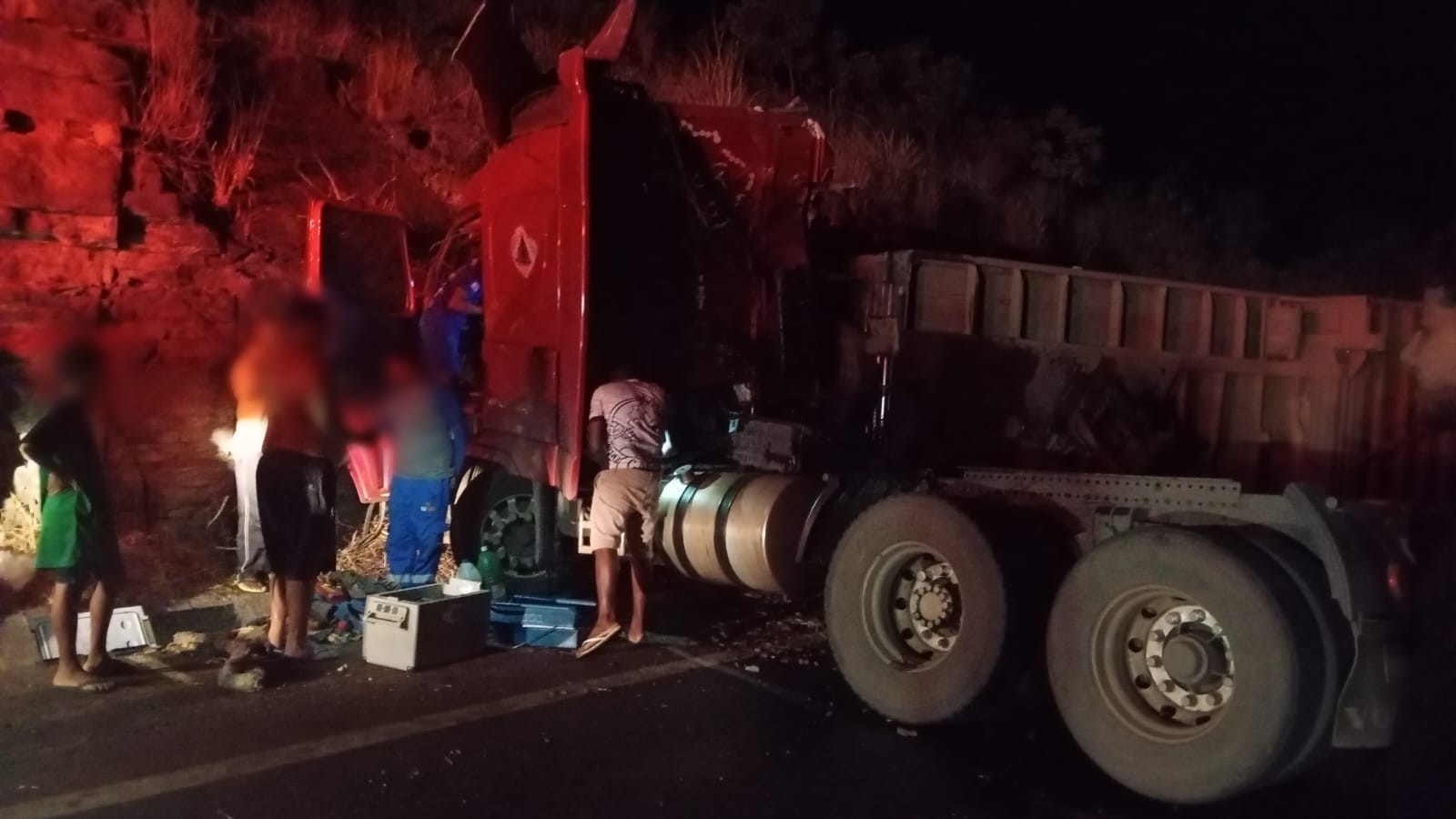 Acidentes, corpo de motorista encontrado em caminhão e filho que matou pai: Veja as mais lidas da semana | Grande Minas