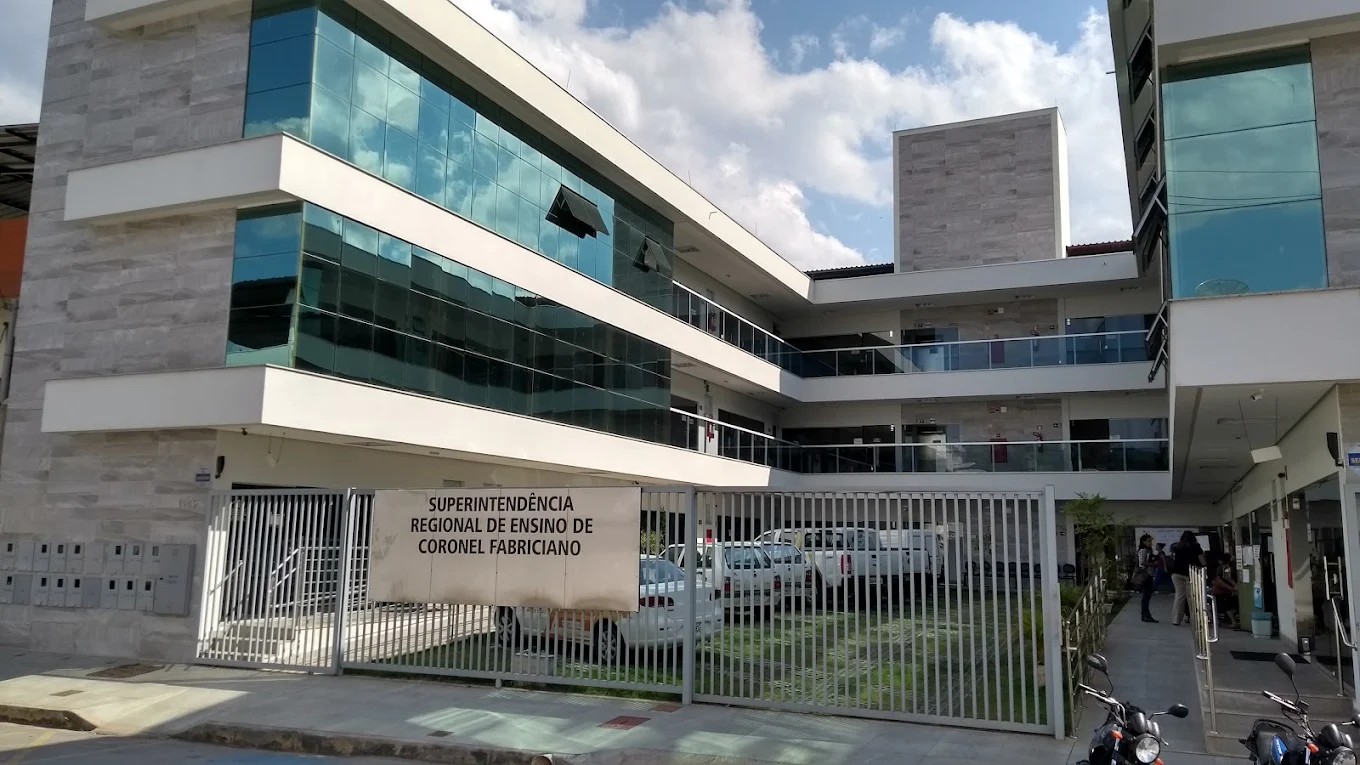 Concurso da Educação em MG oferece 13.795 vagas e salários de quase R$ 7 mil; veja oportunidades para a região