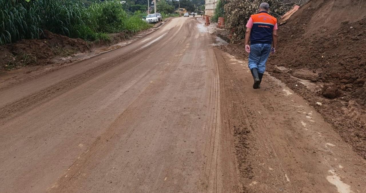 Chuva causa transtornos na RJ-145, em Barra do Piraí