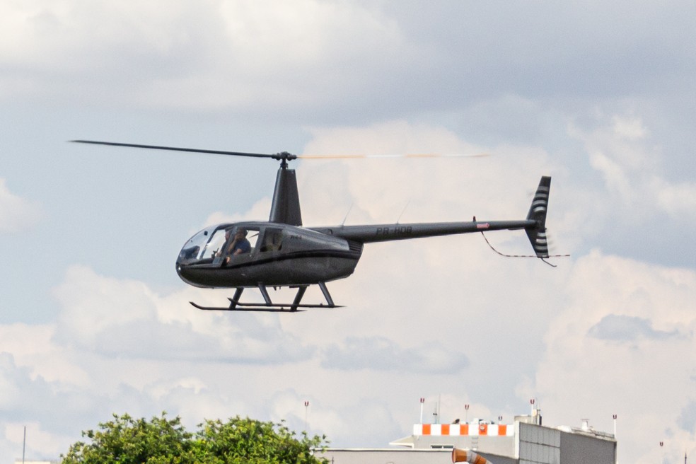 Helicptero que desapareceu com 4 pessoas a caminho do Litoral Norte de SP. — Foto: Andr de Sousa