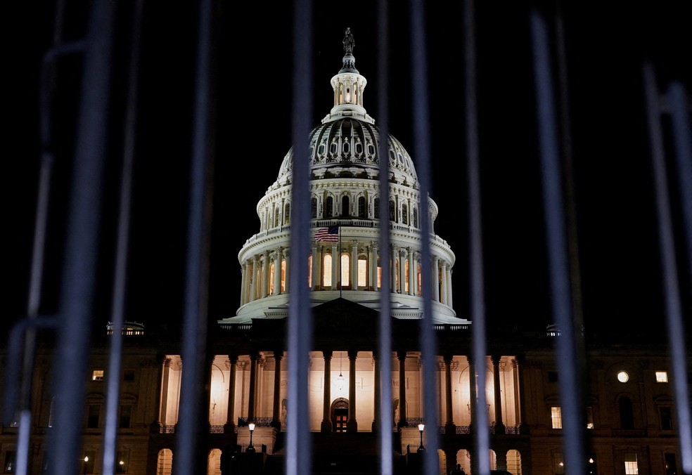 O Capitólio dos EUA, horas antes de uma paralisação parcial do governo entrar em vigor, em Washington — Foto: REUTERS/Elizabeth Frantz