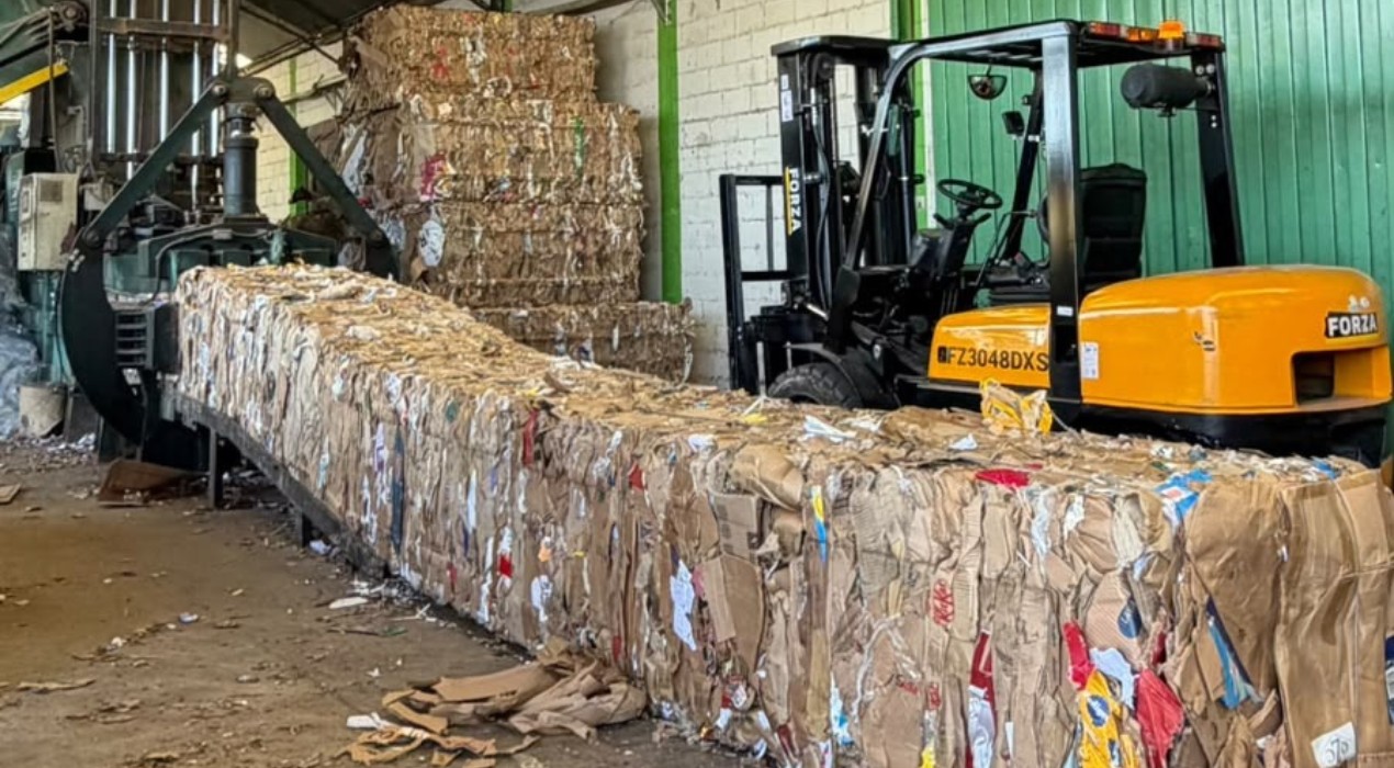 Materiais de propaganda eleitoral são reciclados em cooperativas e empresas das regiões de Sorocaba e Jundiaí
