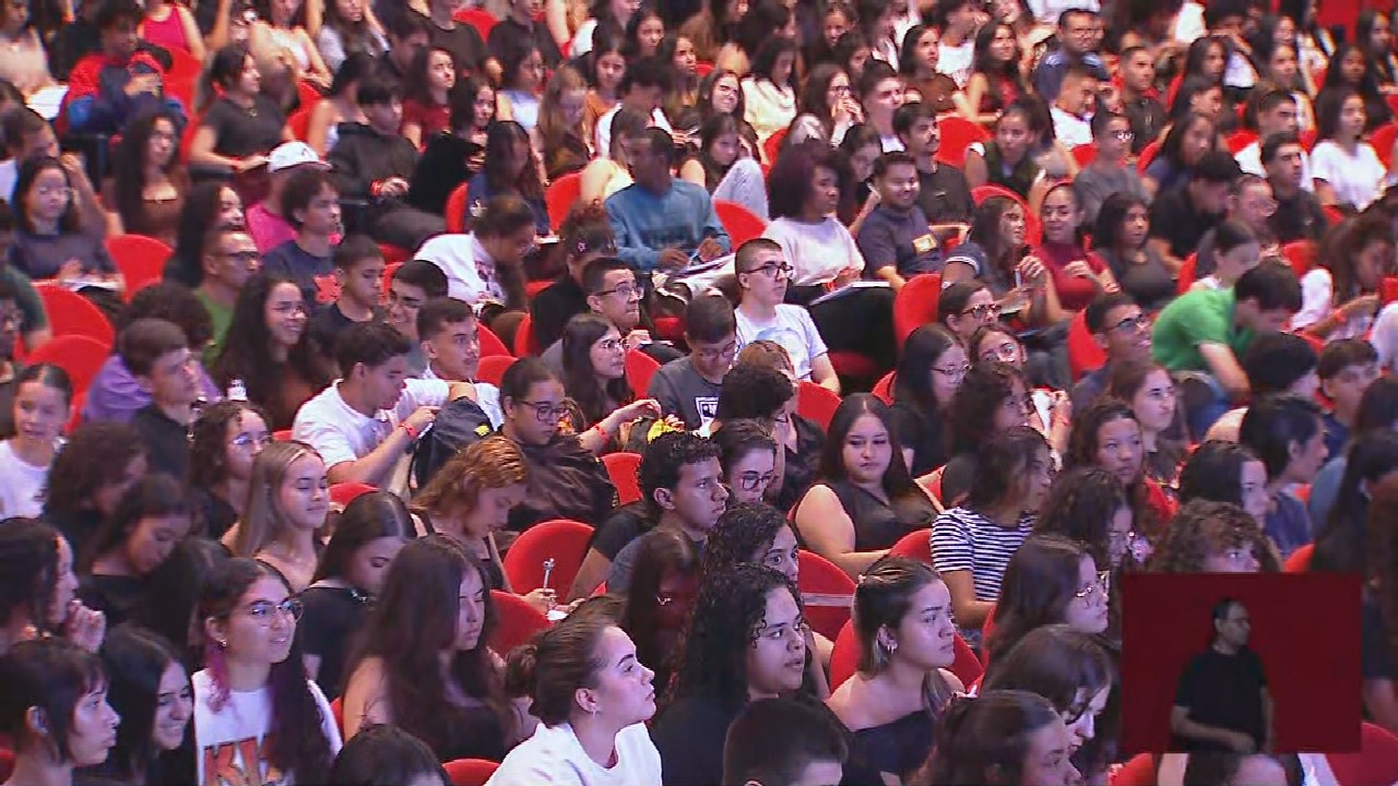 Supermaratona para o Enem 2026: veja como foi o primeiro dia de aulas