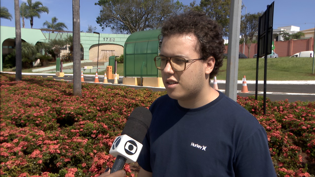 Morador conta reação ao ver onça-parda no quintal de casa em condomínio de Uberlândia: 'Belíssima'