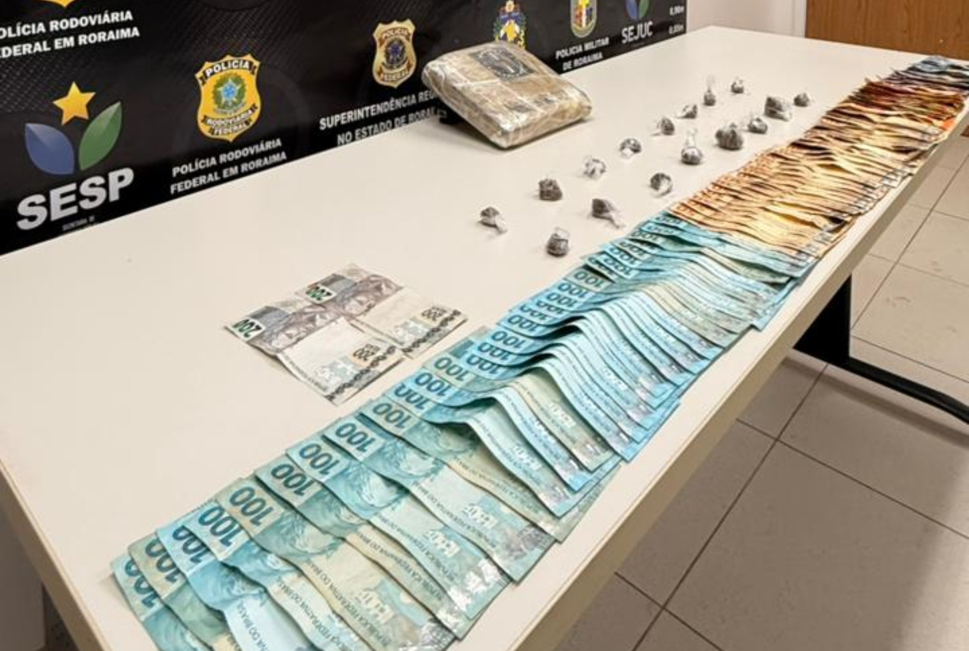 Homem é preso com 2kg de drogas e dinheiro em espécie
